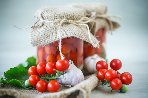 Солнце в банке: 10 рецептов засолки помидоров на любой вкус